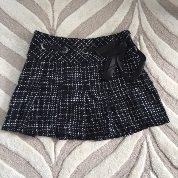 Guess ™ skirt - Picture 1 of 1